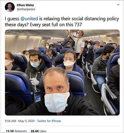 Crowded United Airlines Flight in the covid-19 pandemic